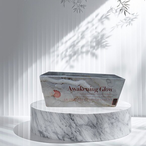 La Predire Paris Awakening Glow Prestige Nourishing Peach Shiny Lip Oil - Picture 2 of 4